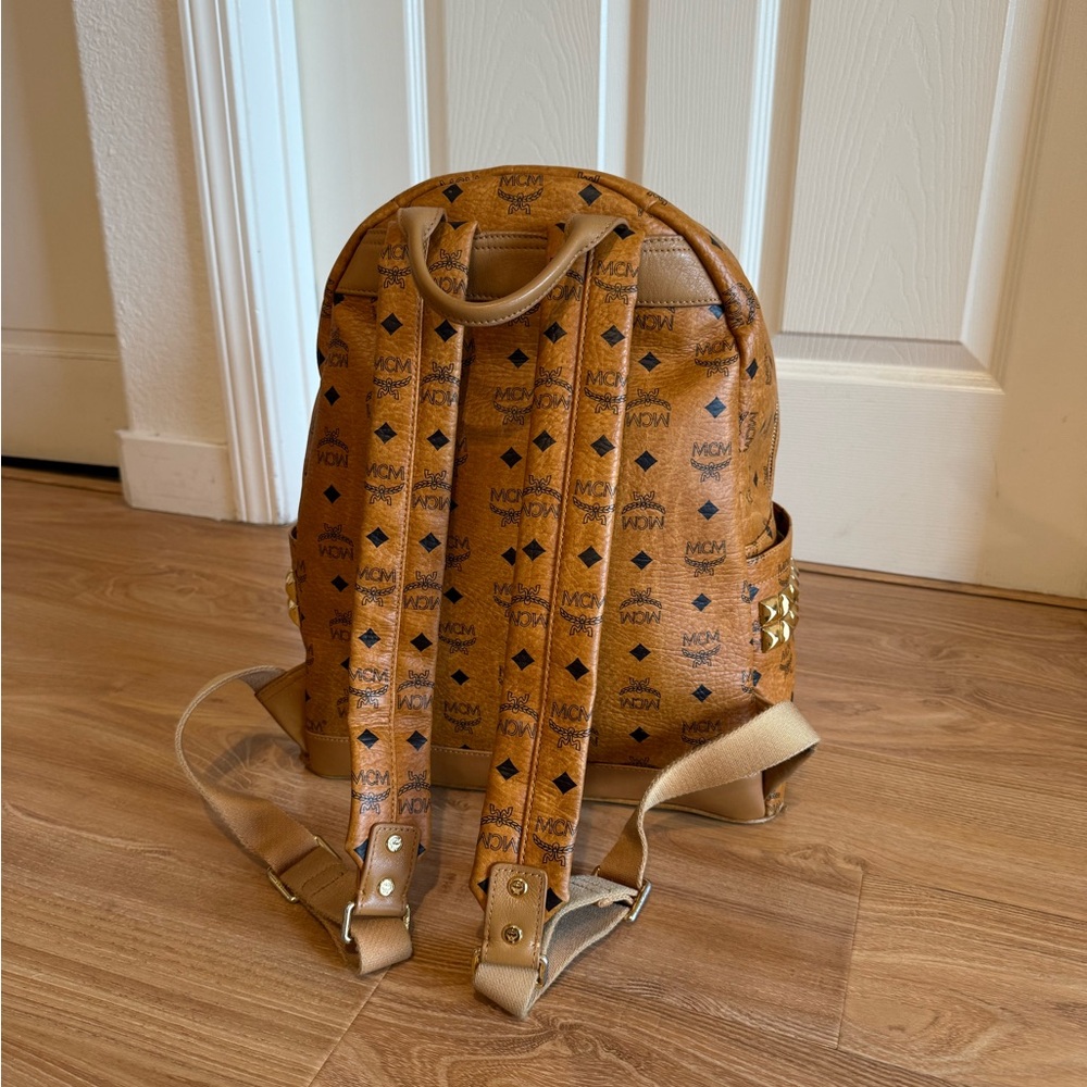 MCM Backpack - Medium Stark with Side Studs - Picture 3 of 7